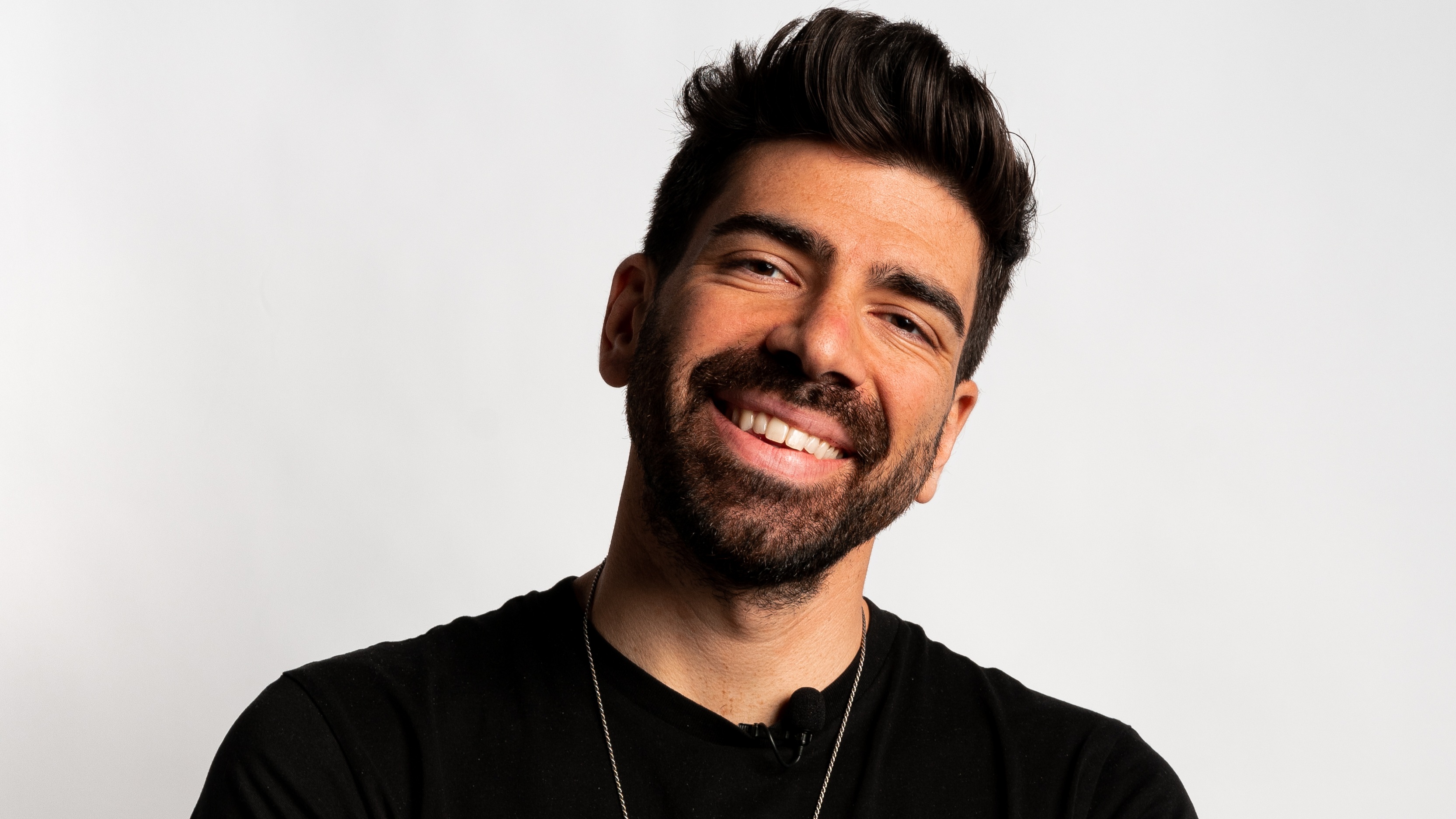 Gianluca Gazzoli a TvBlog: “Il mio essere ‘troppo normale’ non è più un problema”