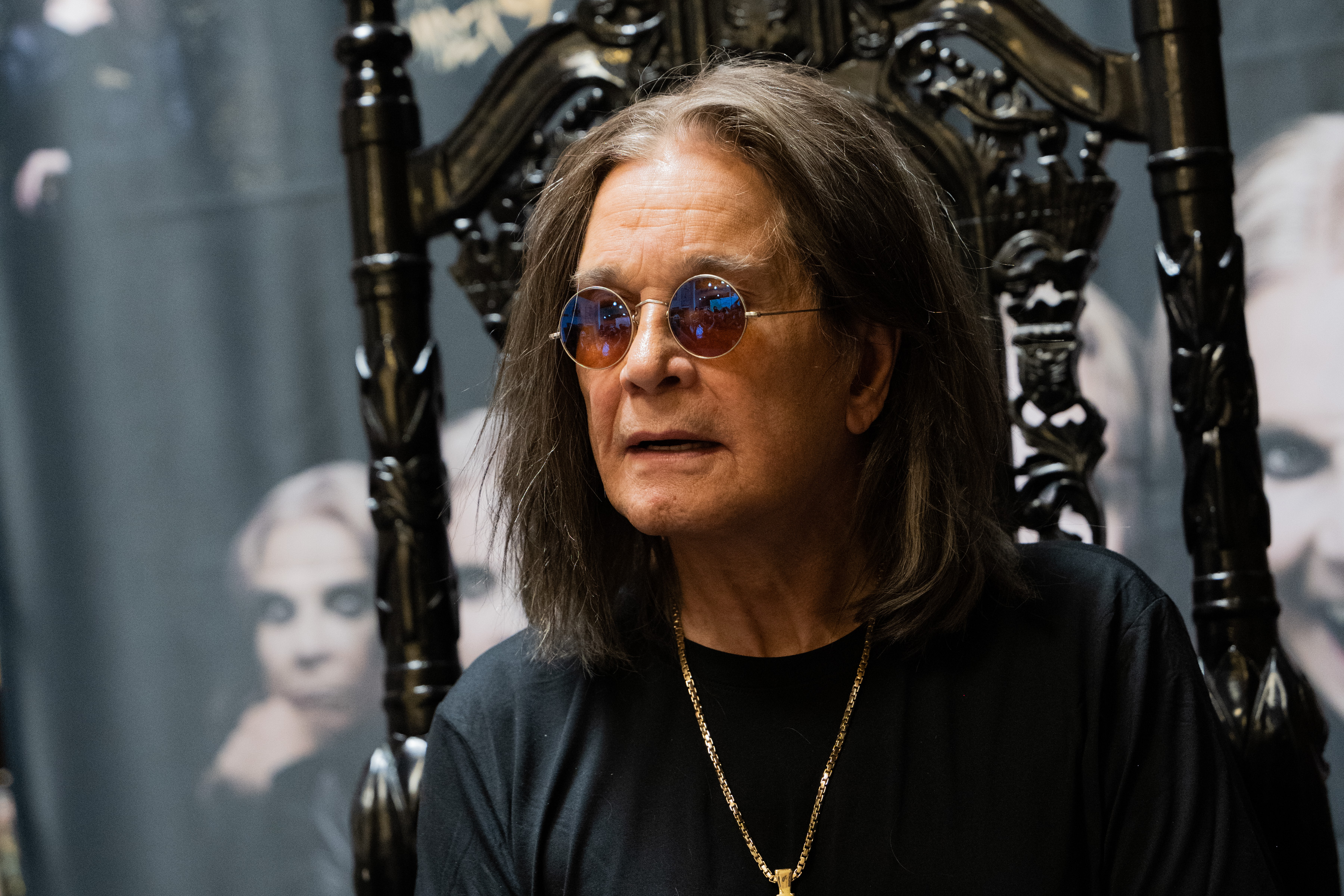 Ozzy Osbourne: “Hanno trovato un tumore in una delle vertebre, nella migliore delle ipotesi mi restano 10 anni”