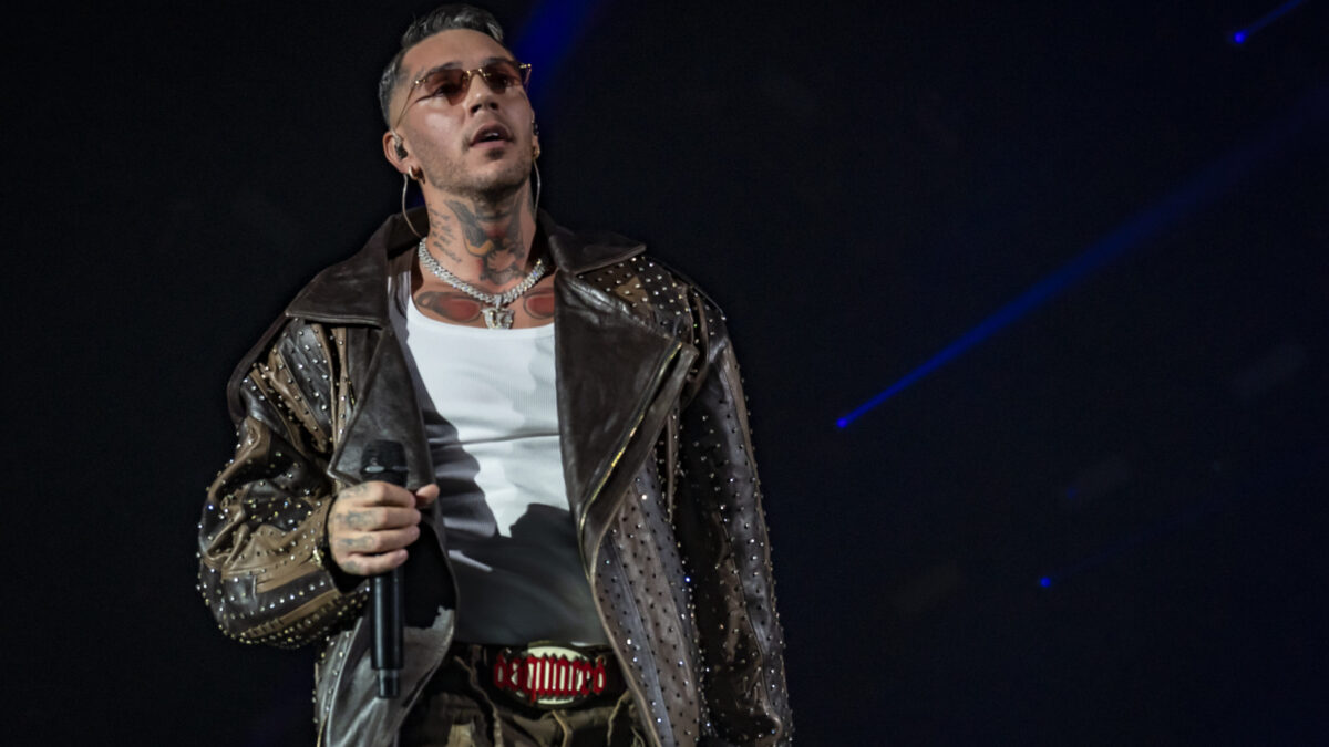 Capodanno 2024 a Ladispoli, Emis Killa escluso dal concerto. La reazione del rapper: “Sono sconcertato”