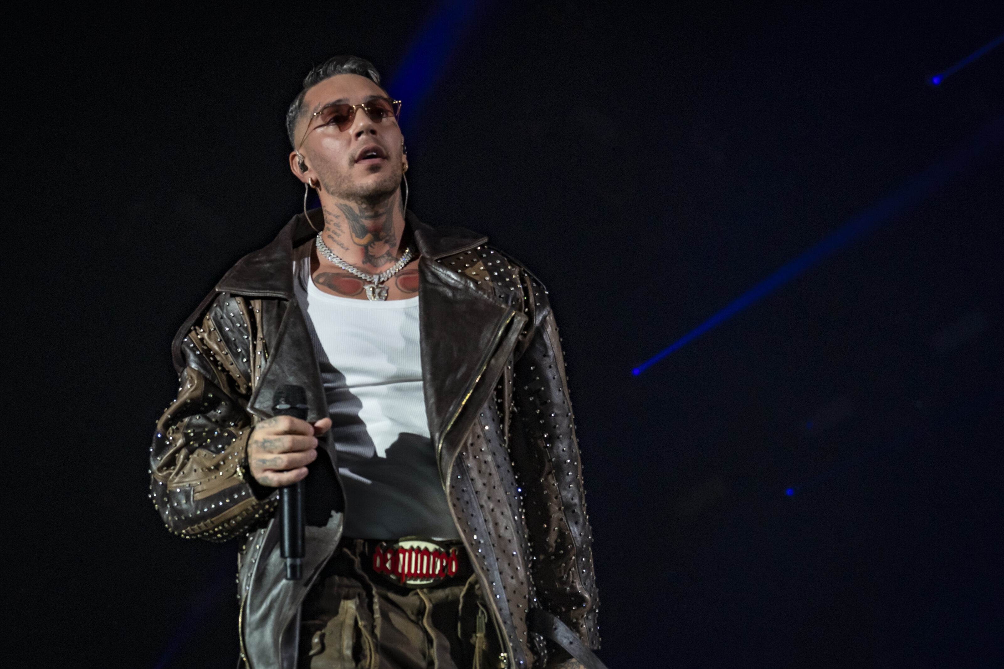 Capodanno 2024 a Ladispoli, Emis Killa escluso dal concerto. La reazione del rapper: “Sono sconcertato”