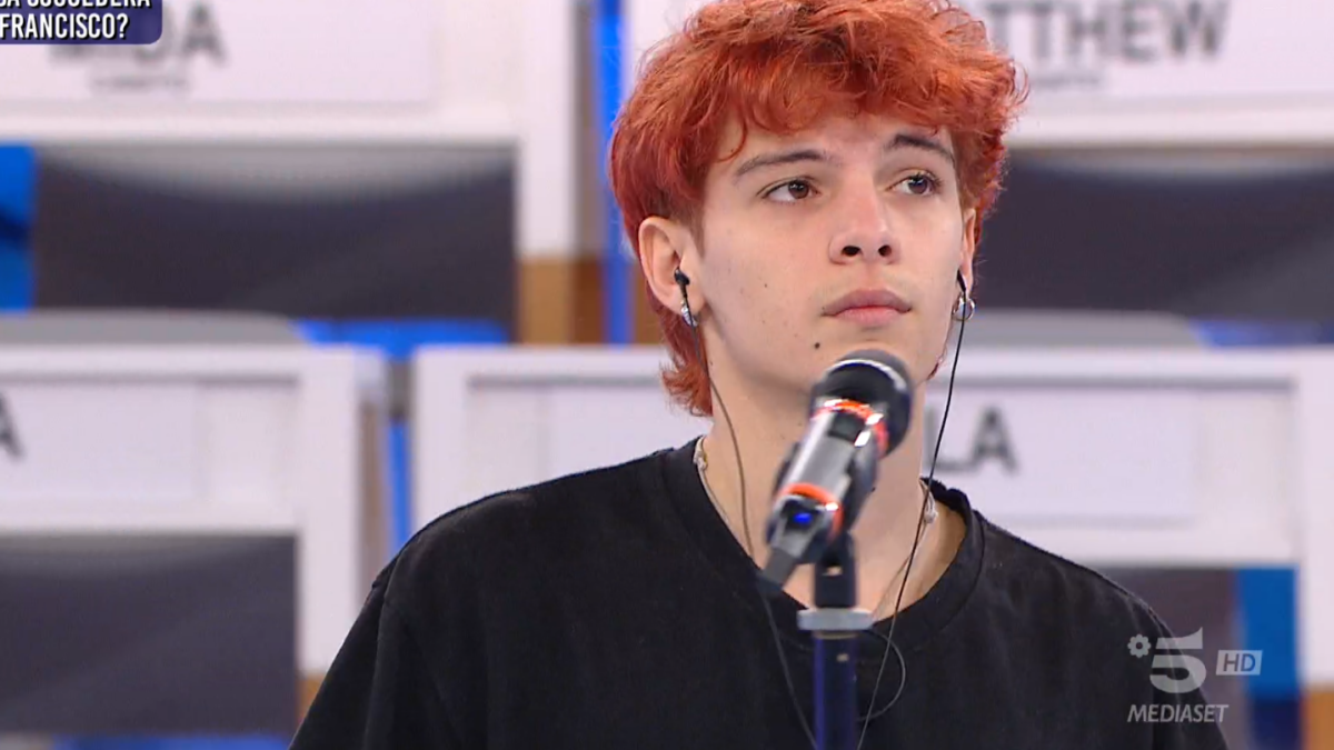 Holy Francisco sbotta dopo un confronto con altri 5 cantanti e minaccia di lasciare Amici 23