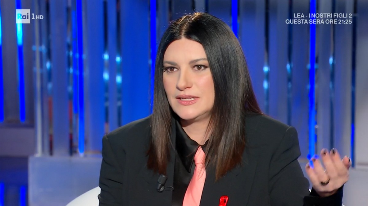 Laura Pausini a Domenica In: “In questi 30 anni, mi è capitato di pensare di fermarmi. Ma ho sempre gli occhi aperti al futuro”