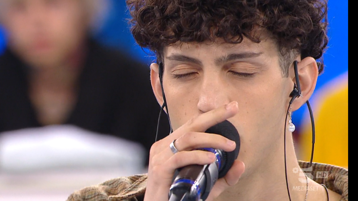 Amici, nona puntata 19 novembre 2023: Matthew vince la sfida, classifiche di canto e ballo
