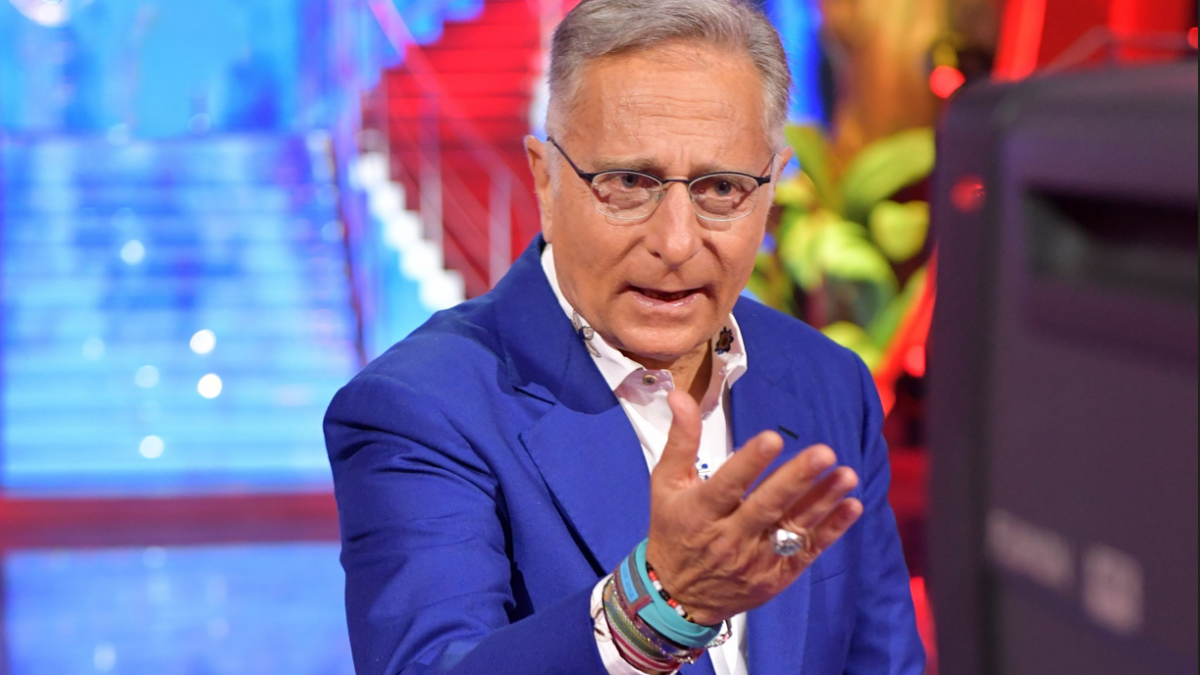 Ciao Darwin, il programma cult di Canale 5 che riporta la goliardia in tv. Bonolis: “A voi è mancato, a me… insomma”
