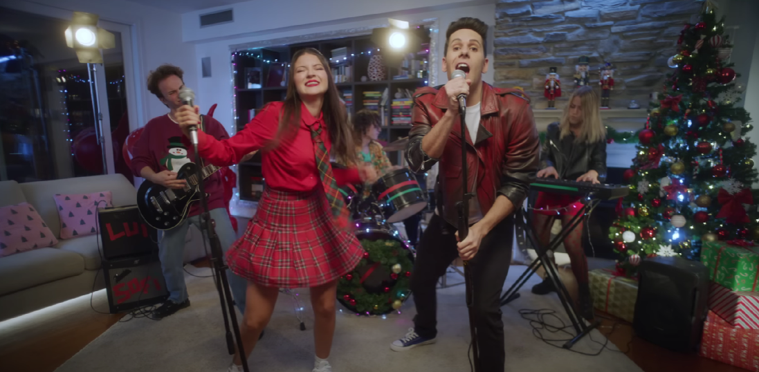 Super Babbo Natale, testo e significato della canzone dei Me Contro Te