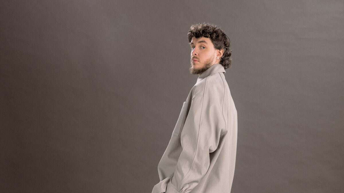 Testo e traduzione di Lovin On Me di Jack Harlow: ascolta la canzone