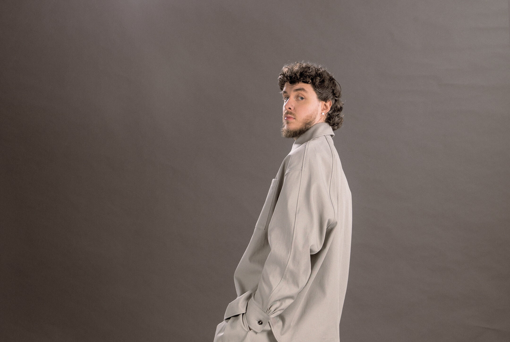 Testo e traduzione di Lovin On Me di Jack Harlow: ascolta la canzone