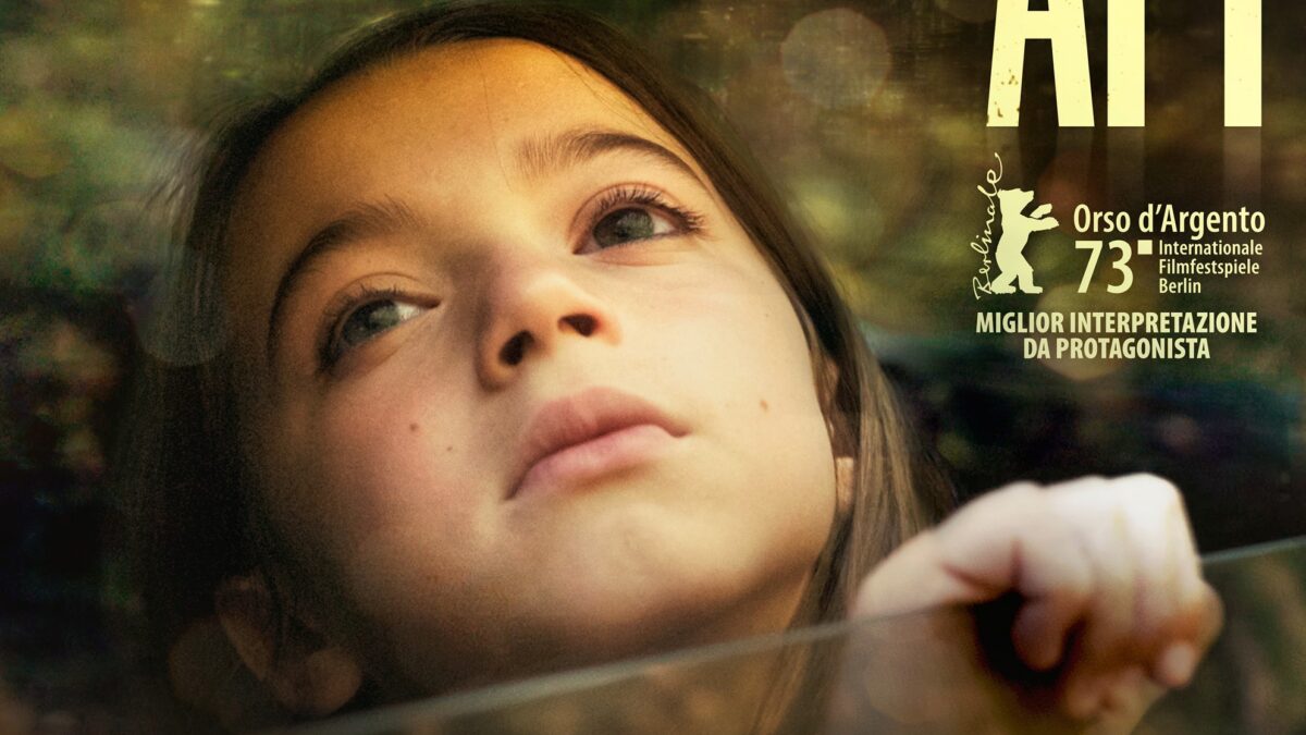20.000 Specie di Api: trailer italiano del dramma spagnolo premiato a Berlino 2023 (Al cinema dal 14 dicembre)