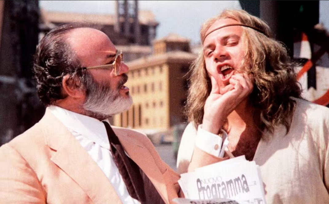 10 scene cult della commedia all’italiana doppiate in inglese con l’Intelligenza Artificiale