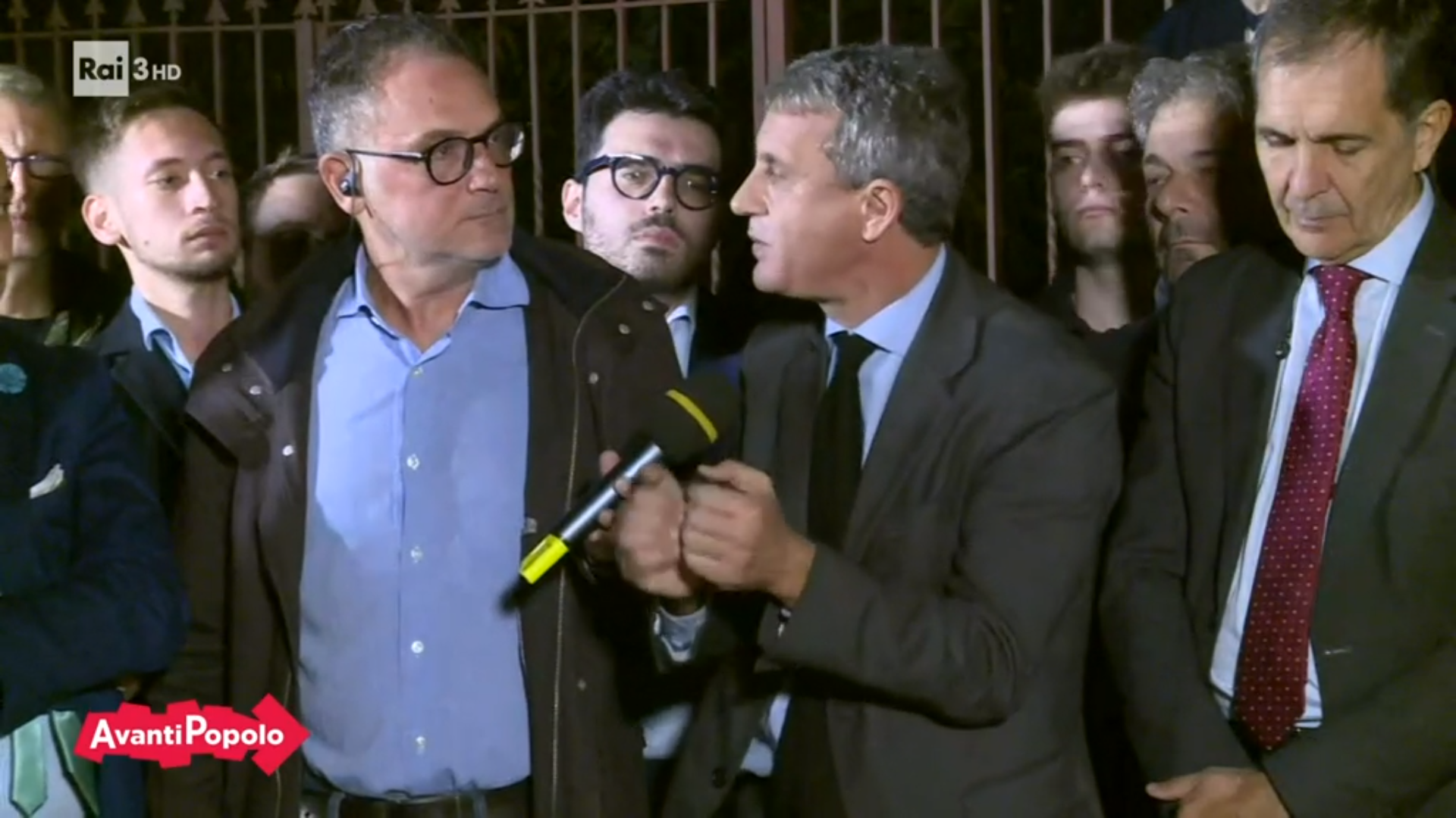 Avanti Popolo, l’inviato Danilo Lupo lascia: “Il destino della trasmissione per il 2024 è tutt’altro che deciso”