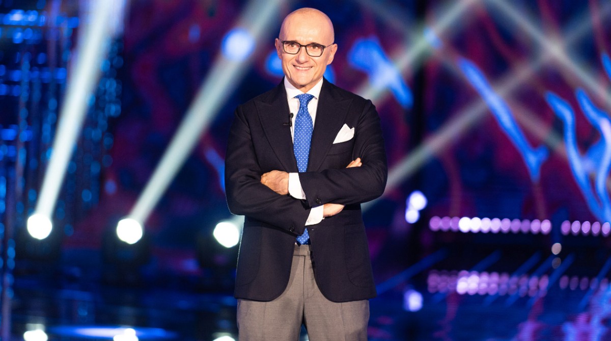 Grande Fratello 2023, la puntata del 2 dicembre: ingresso di Greta e Rosanna Fratello, Anita al televoto per provvedimento disciplinare