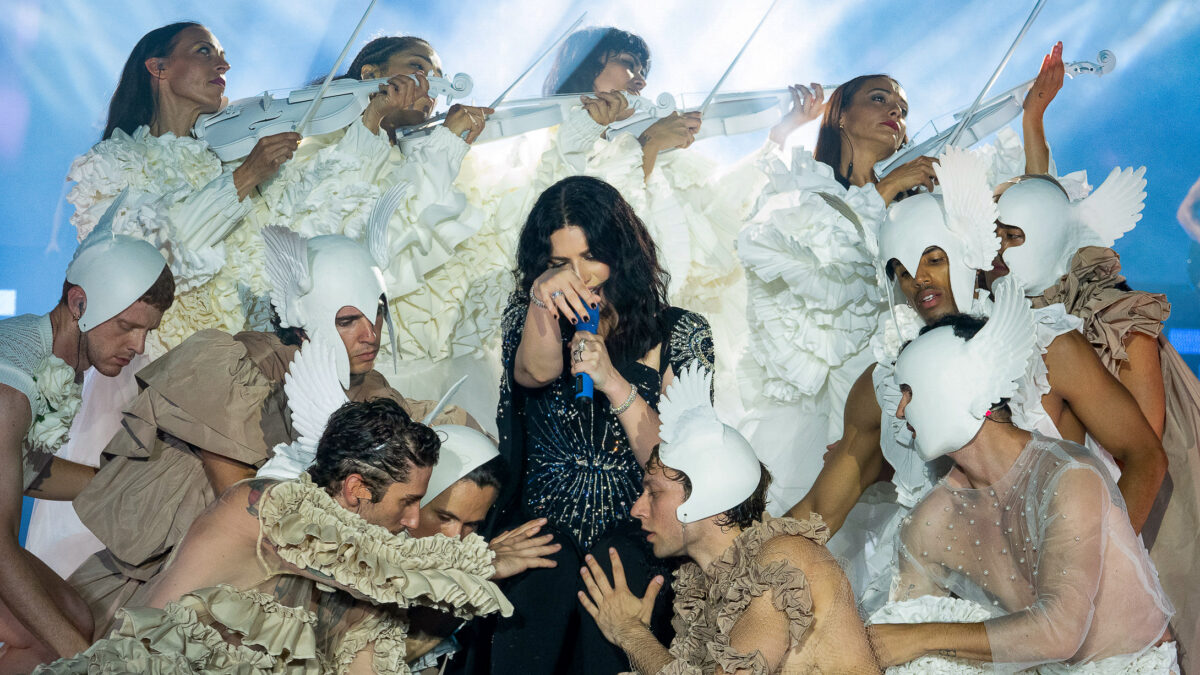 La scaletta di Laura Pausini in concerto a Barcellona (e il ricordo di Sandra Milo)