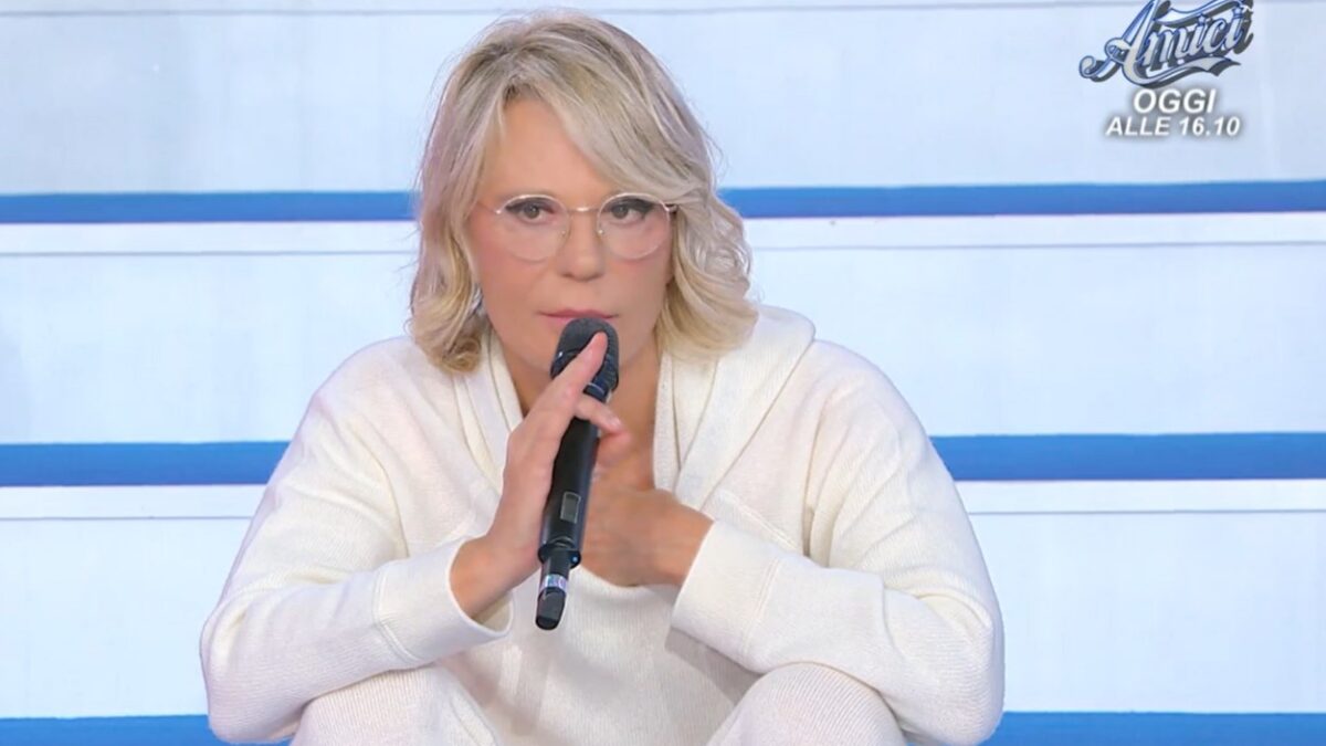 Uomini e Donne, Maria De Filippi: “A volte i discorsi a centro studio sembrano fatti indipendentemente dal motivo per cui siamo qua”