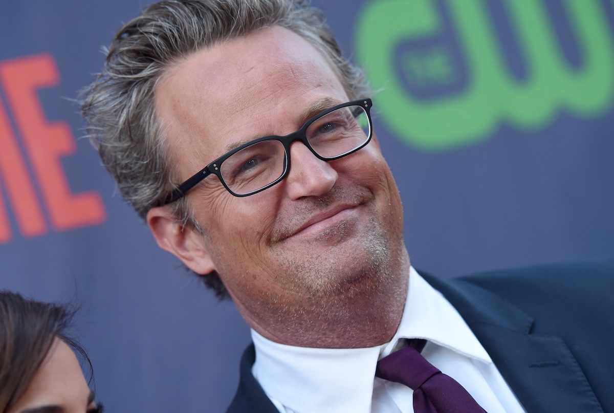 Matthew Perry, arresti per la morte dell’attore di Friends: in manette un medico e chi gli ha procurato la ketamina