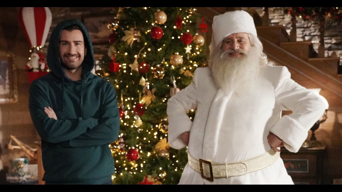 Stasera in tv: “Chi ha incastrato Babbo Natale?” con Alessandro Siani su Canale 5