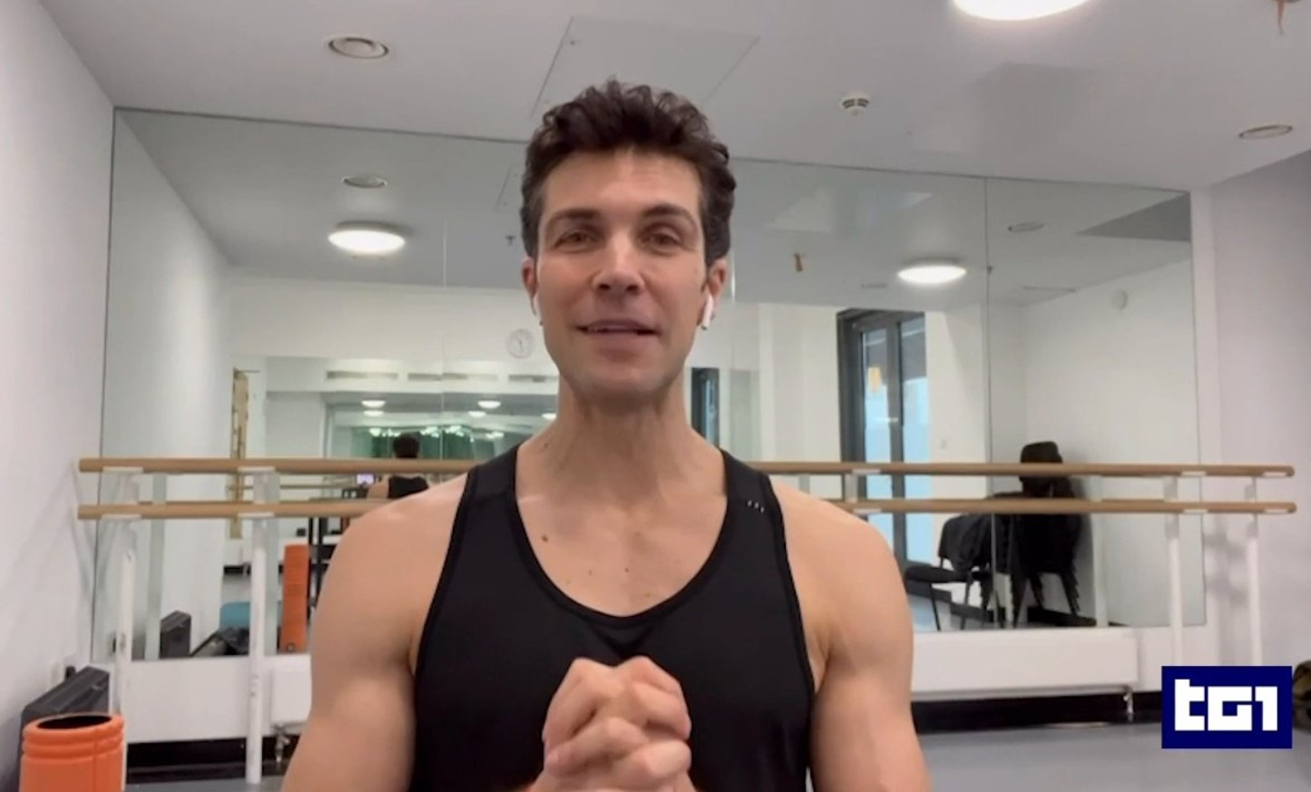 Sanremo 2024, Roberto Bolle ospite della serata finale