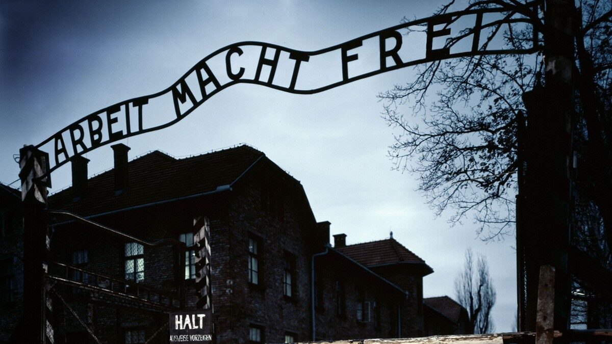 Auschwitz – Memorie della Shoah con Gad Lerner: stasera in esclusiva sul NOVE