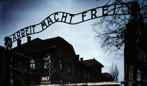 Auschwitz – Memorie della Shoah con Gad Lerner: stasera in esclusiva sul NOVE