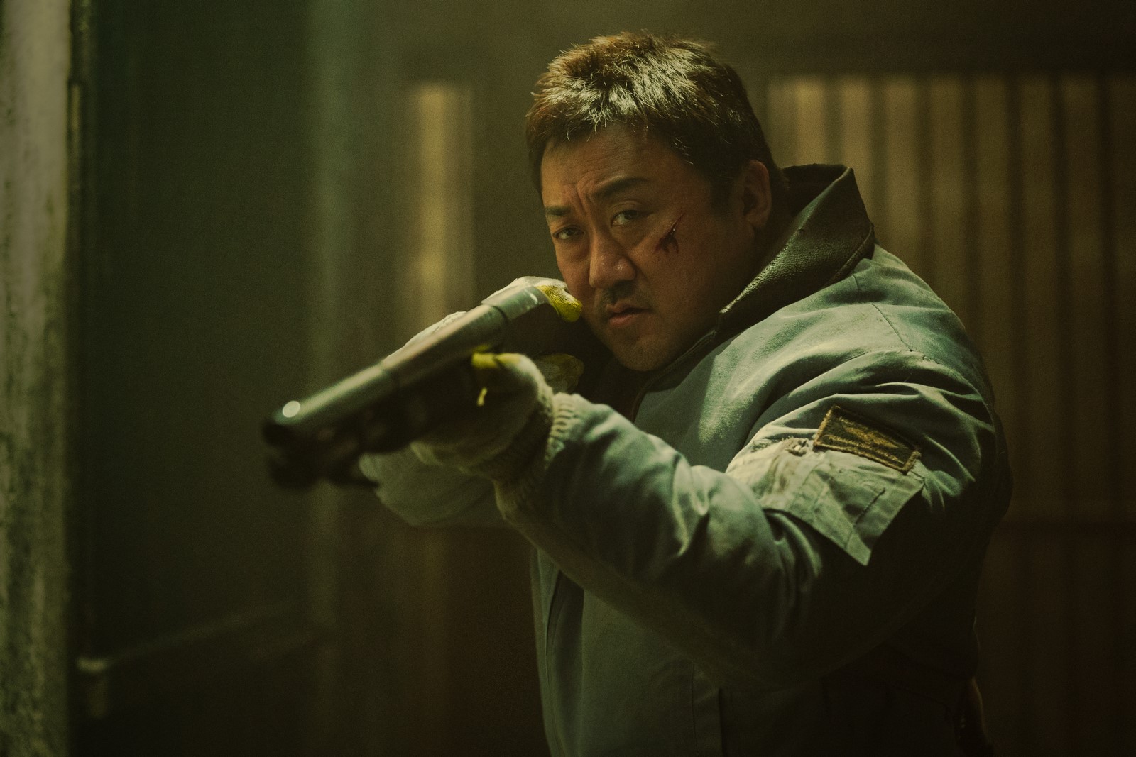 Badland Hunters: nuovo trailer dello zombie-movie post-apocalittico con Don Lee (su Netflix dal 26 gennaio)