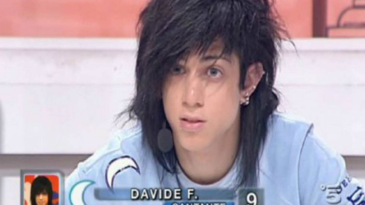 Davide Flauto a TvBlog: “Io come Mew, lasciai Amici per lo stress, soffrivo perché mi davano dell’emo”