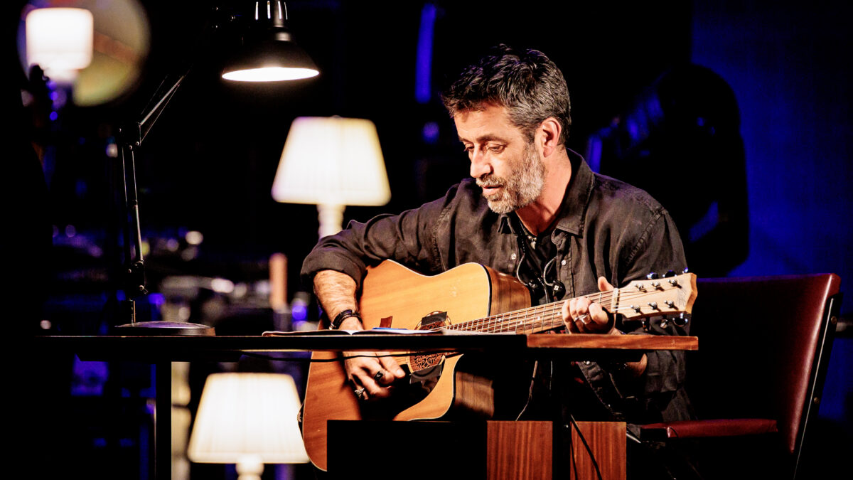 Daniele Silvestri in concerto all’Auditorium di Roma per i 30 anni di carriera: la scaletta delle canzoni