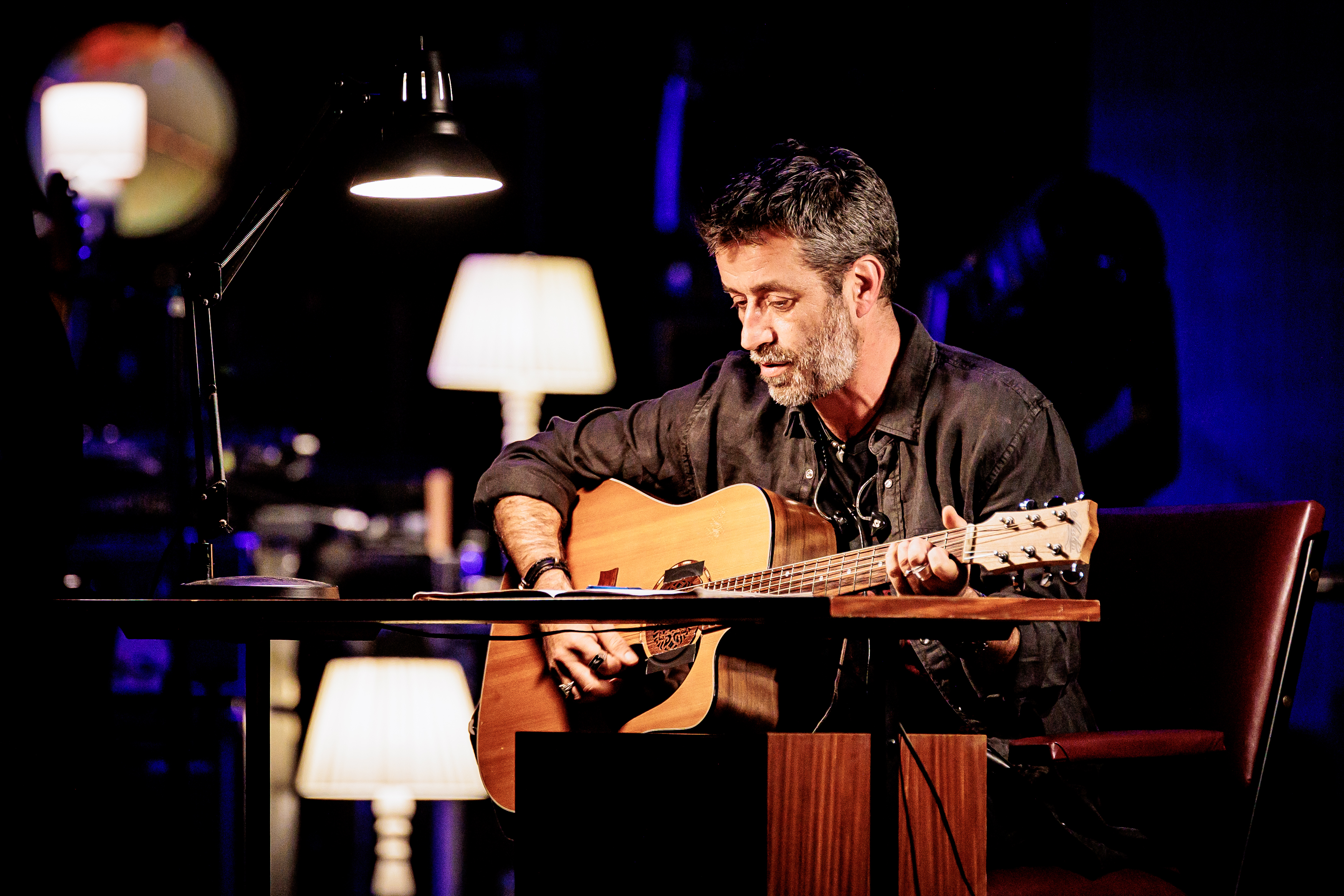 Daniele Silvestri in concerto all’Auditorium di Roma per i 30 anni di carriera: la scaletta delle canzoni