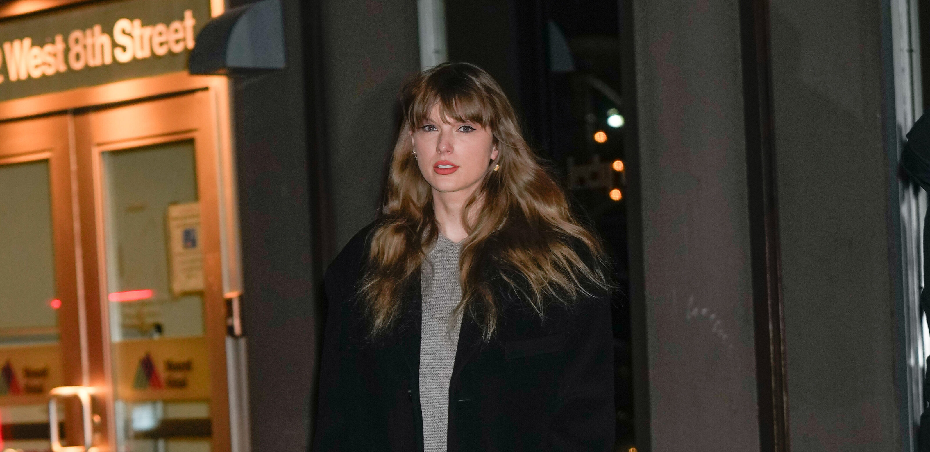 Arrestato uomo vicino all’abitazione di Taylor Swift: accusato di molestie e stalking. Non è la prima volta per la popstar