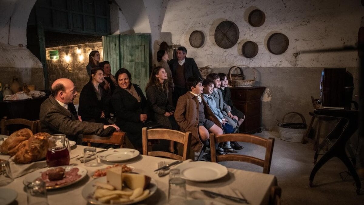La luce nella masseria non è una fiction sulla Rai e si salva con un racconto familiare replicabile oltre l’evento: la recensione