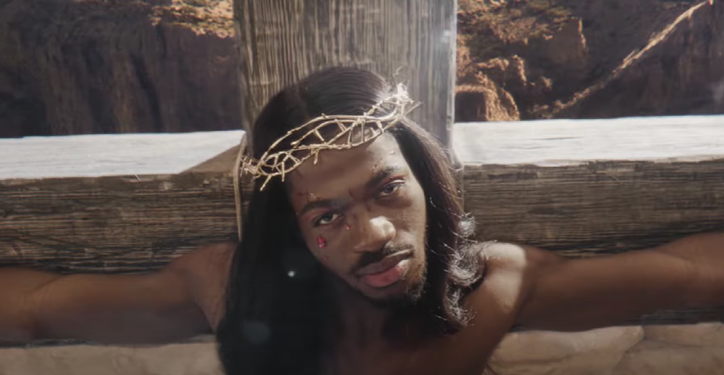 Lil Nas X, J Christ: critiche e paragoni a Lady Gaga e Madonna. Ma il rapper sbotta: “Non mi interessa cosa hanno fatto”