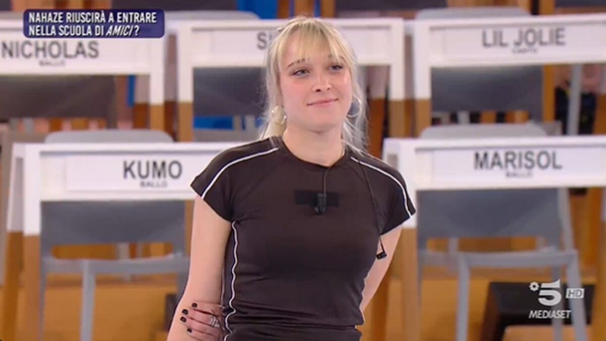Chi è Nahaze, la nuova cantante ammessa ad Amici 2024 (Video)