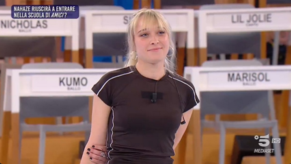 Chi è Nahaze, la nuova cantante ammessa ad Amici 2024 (Video)