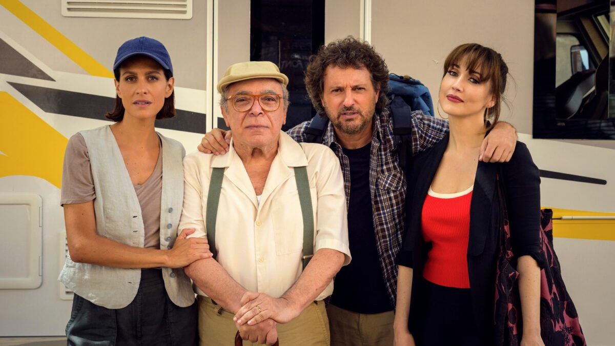 Pare Parecchio Parigi: nuove clip, backstage e video musicale di Neena (Al cinema dal 18 gennaio)