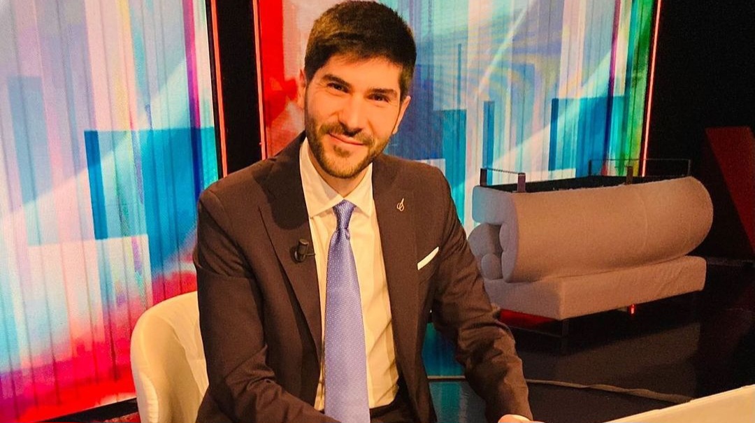 Michel Dessì a TvBlog: “Se lavoro a Mediaset è grazie a Nino Spirlì e a Mario Giordano”