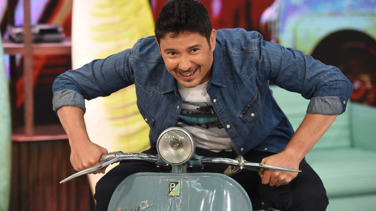 Tinto, lo sfogo sui social: “A quelli della mia età rimangono le briciole, dirigenti tv siano coraggiosi. Voglio condurre Sanremo 2025”