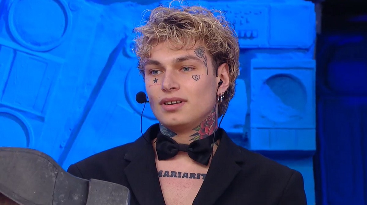 Amici 23: Ayle lascia la scuola, torna a casa e chiede di rientrare