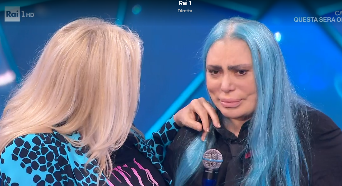 Domenica In Speciale Sanremo 2024, Loredana Bertè piange per la standing ovation. Poi lo sfogo: “Ad essere la vincitrice morale è un po’ una rottura di p****!”