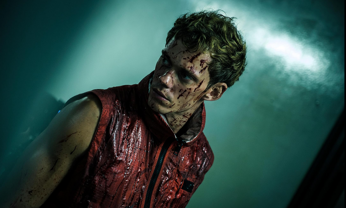 Boy Kills World: trailer del thriller d’azione con Bill Skarsgård prodotto da Sam Raimi