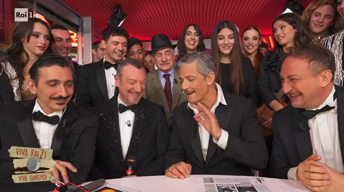 Sanremo 2024, Fiorello sul Ballo del Qua Qua di John Travolta: “Una delle gag più terrificanti della storia della tv!”