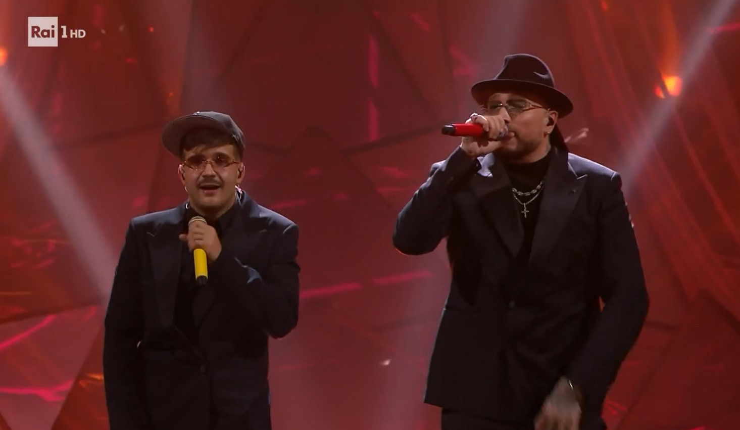 Sanremo 2024: fischi per Geolier vincitore della serata cover