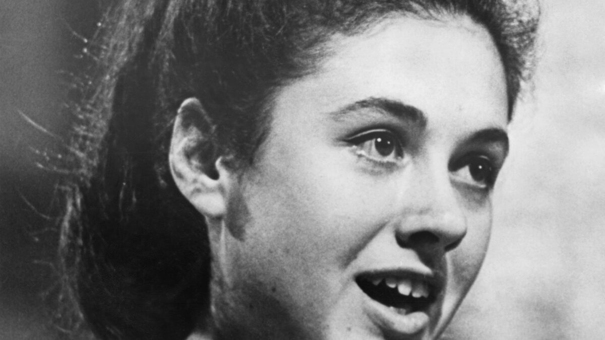 Non ho l’età (per amarti) di Gigliola Cinquetti: testo e significato, ascolta la canzone