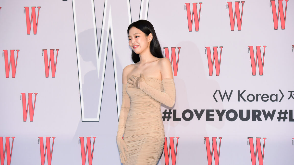 Jennie Kim delle Blackpink modella per Calvin Klein (mentre si prepara al debutto come solista)