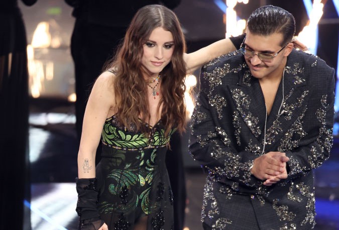 I voti delle giurie di Sanremo 2024: Geolier primo al televoto, Angelina Mango premiata da Stampa e Radio