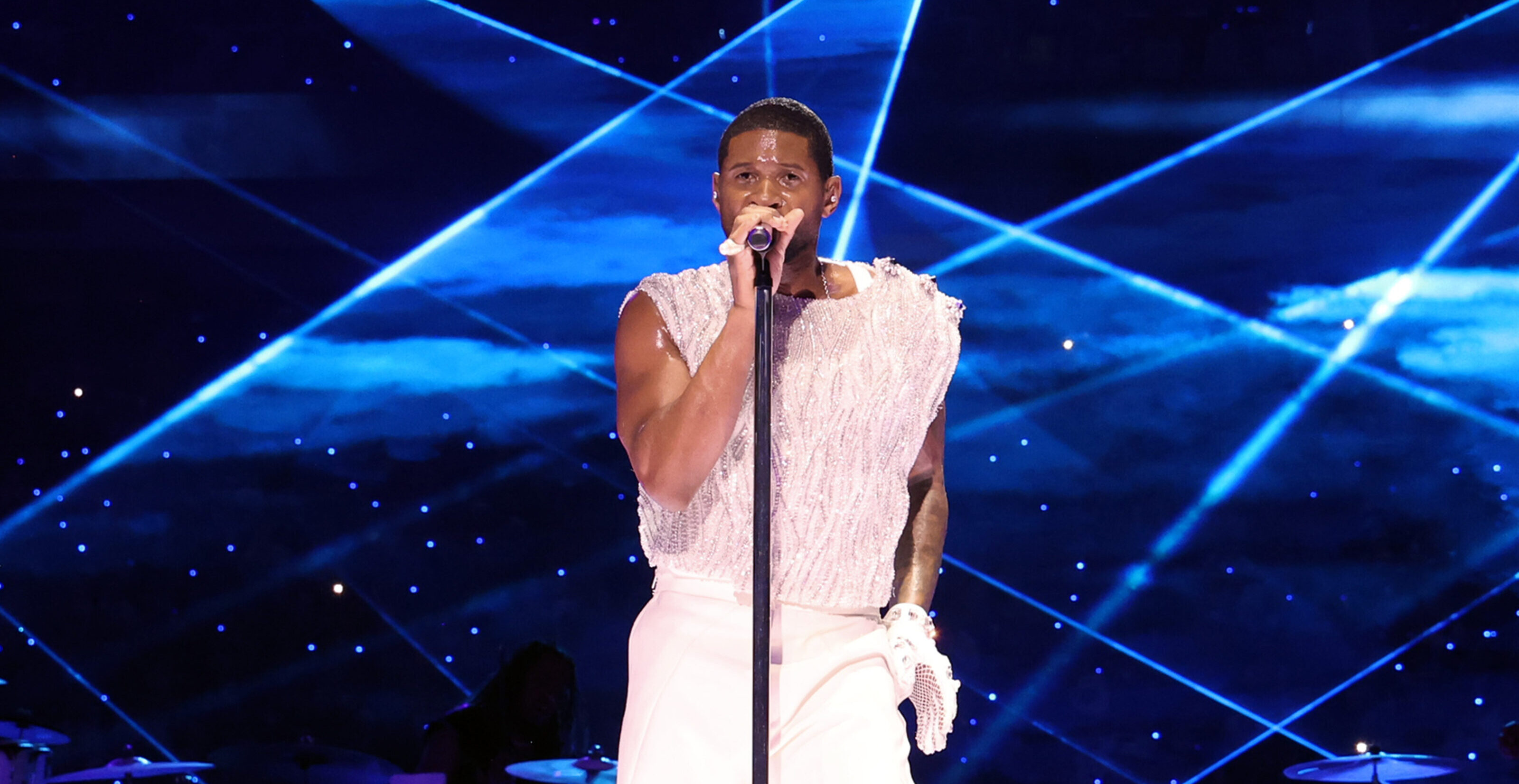 Usher al Super Bowl 2024: i cantanti ospiti e la scaletta (delusione per l’assenza di Justin Bieber)