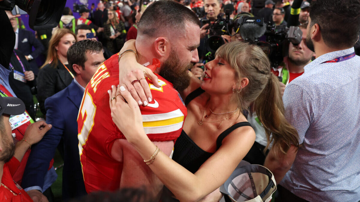 Taylor Swift e Travis Kelce, appuntamento romantico allo zoo a Sydney. Ma la PETA insorge…