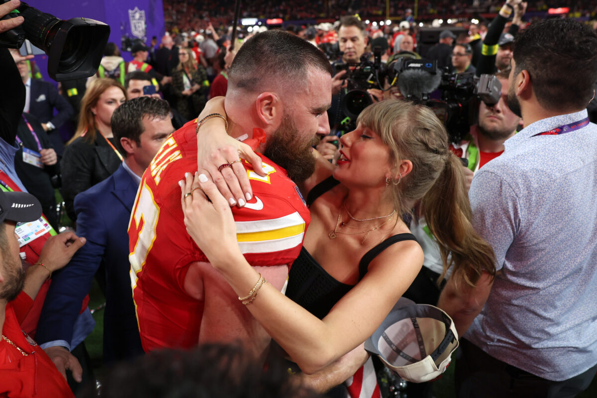 Taylor Swift e Travis Kelce, appuntamento romantico allo zoo a Sydney. Ma la PETA insorge…
