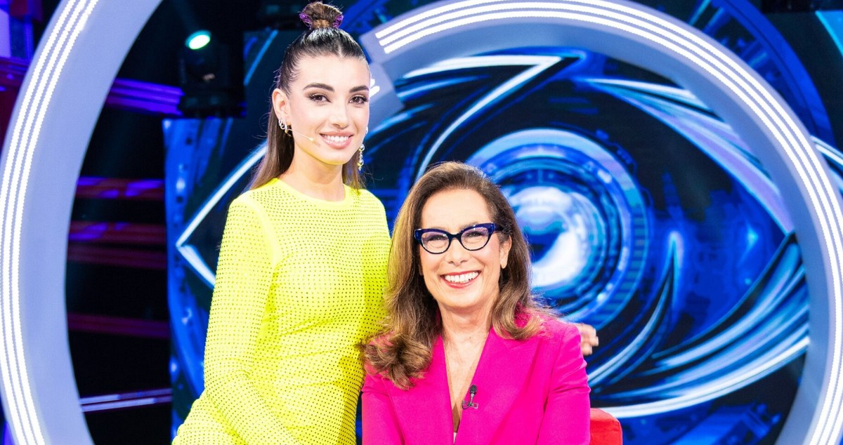 Grande Fratello 2024, la puntata del 21 febbraio: Stefano eliminato, Beatrice, Grecia, Massimiliano e Rosy al televoto per il primo finalista