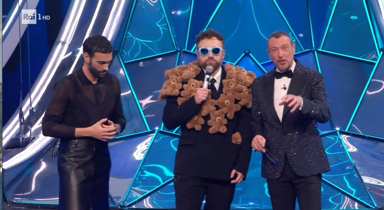 Dargen D’Amico e l’appello per Gaza a Sanremo 2024: “Cessate il fuoco”