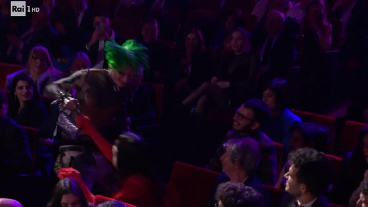 La Sad a Sanremo 2024 “rubano” la borsa a Giulia Salemi e ripetono Piero Pelù nel 2020