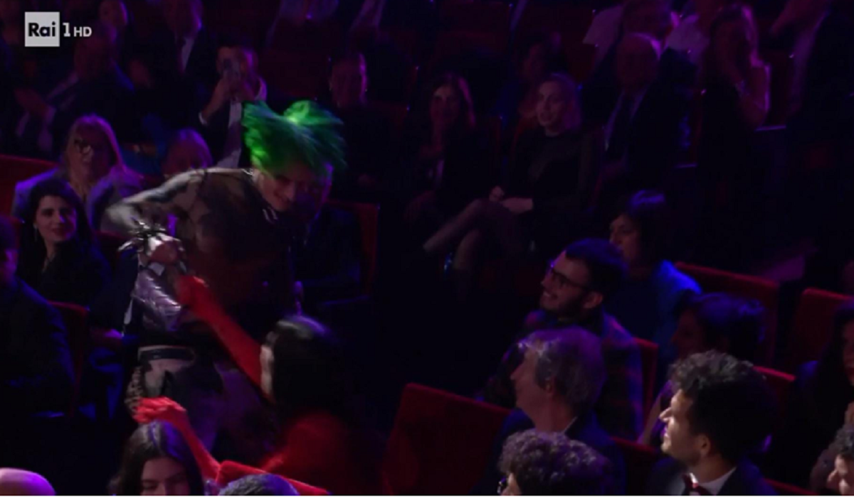 La Sad a Sanremo 2024 “rubano” la borsa a Giulia Salemi e ripetono Piero Pelù nel 2020