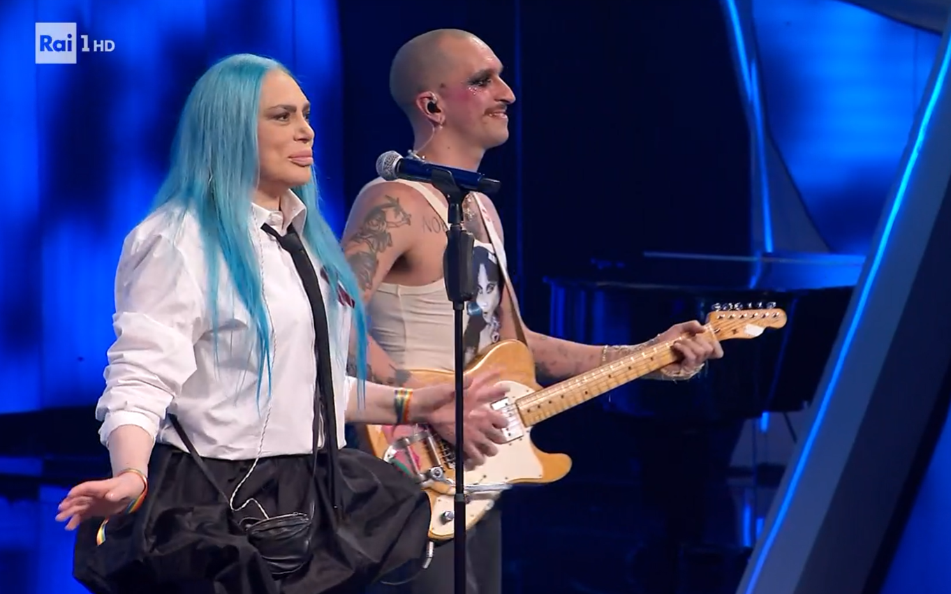 Sanremo 2024, problema tecnico per Loredana Bertè durante la serata dei duetti